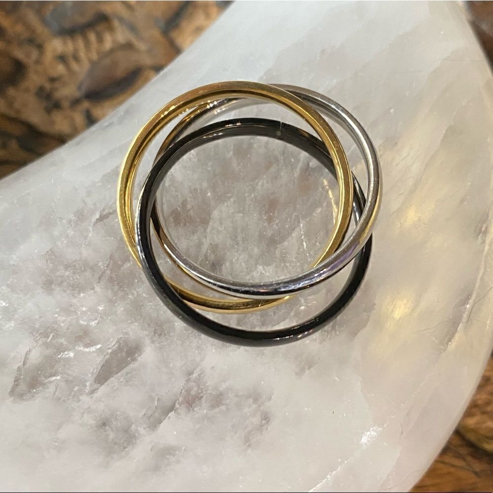 Tri Color Interlock Stainless Steel Ring Size 6 - Picture 5 of 7